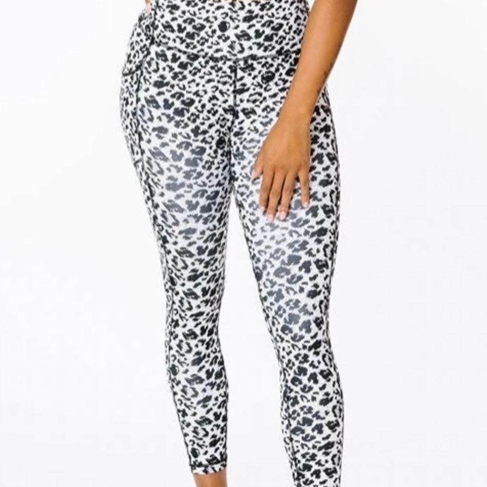 Zyia Snow Leopard Leggings 12